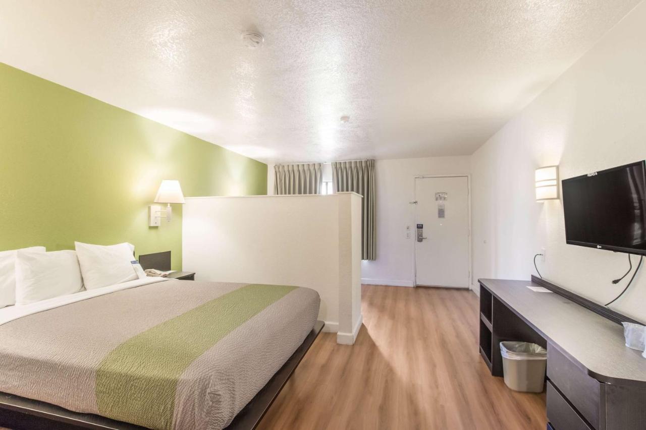 Motel 6 Hemet Exterior photo